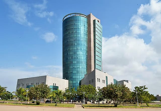 جامعة جازان تفتح باب القبول لبرامج الدراسات العليا المجانية 