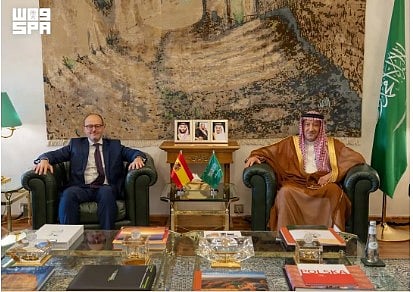 نائب وزير الخارجية يناقش العلاقات الثنائية مع وزير الدولة ال