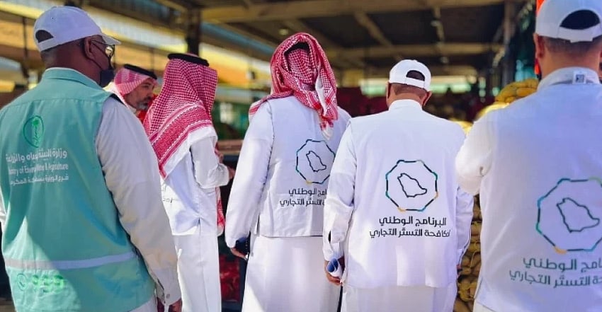 مستشار قانوني: التستر التجاري يشمل تمكين أي وافد من ممارسة ن
