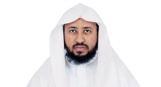 محامٍ يوضح: الموظف غير ملزم بالرد على رسائل واتصالات العمل ب
