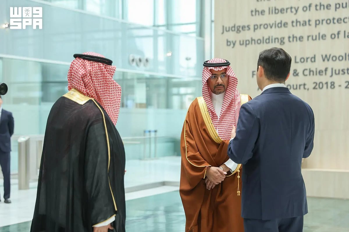 وزير الصناعة يزور مركز أستانا المالي الدولي بكازاخستان لتعزي