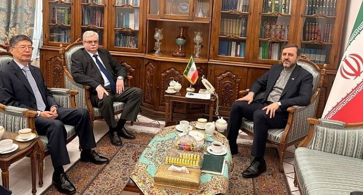 الخارجية الإيرانية تبحث مع سفيري روسيا والصين مسودة مذكرة التفاهم مع واشنطن 