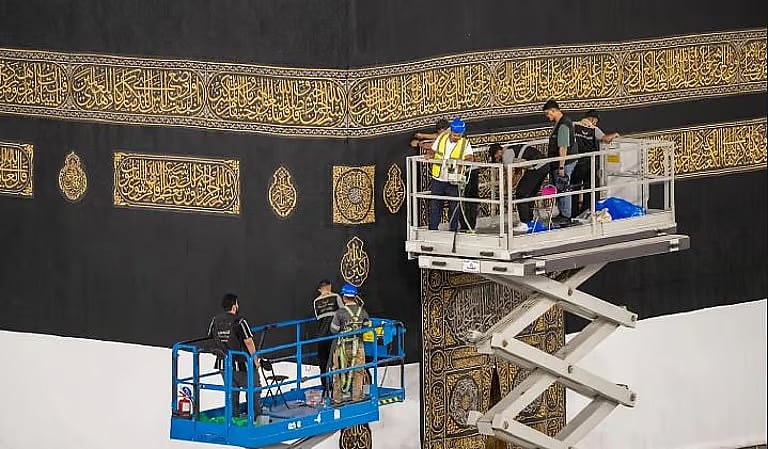 اكتمال الاستعدادات لتغيير كسوة الكعبة المشرفة غرة العام الهجري الجديد 