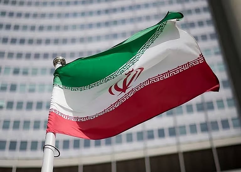 رويترز: مفاوضون قطريون توجهوا لطهران ضمن الجهود القائمة بين أمريكا وإيران 
