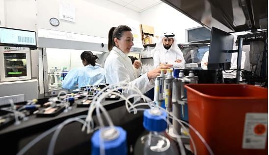 «الجضعي» يطّلع على التجارب العالمية في تطوير العلاجات المتقدمة خلال زيارته لمنشآت طبية أمريكية 