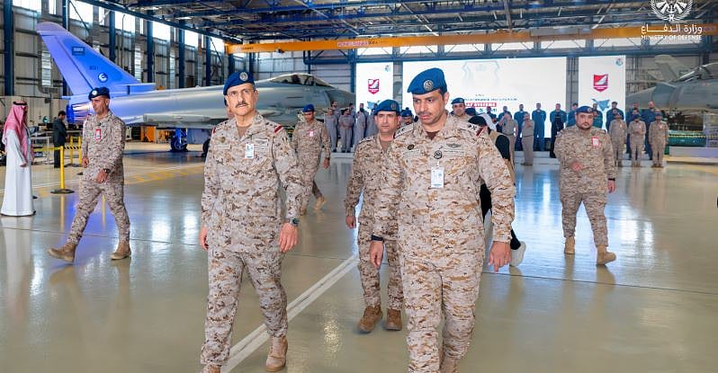 بعد تحقيقها 2500 ساعة طيران.. قائد القوات الجوية يشهد احتفاء قاعدة الملك فهد بالقطاع الغربي 