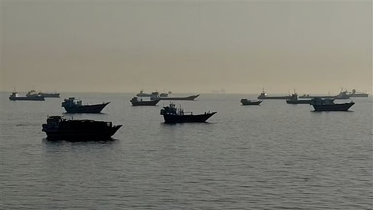 البحرية الأمريكية: يمكن للسفن عبور المسار الجنوبي لمضيق هرمز دون تنسيق 