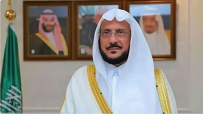 «الشؤون الإسلامية» تُصدر 32 قرارًا بترقية عدد من منسوبيها إلى المراتب العليا 