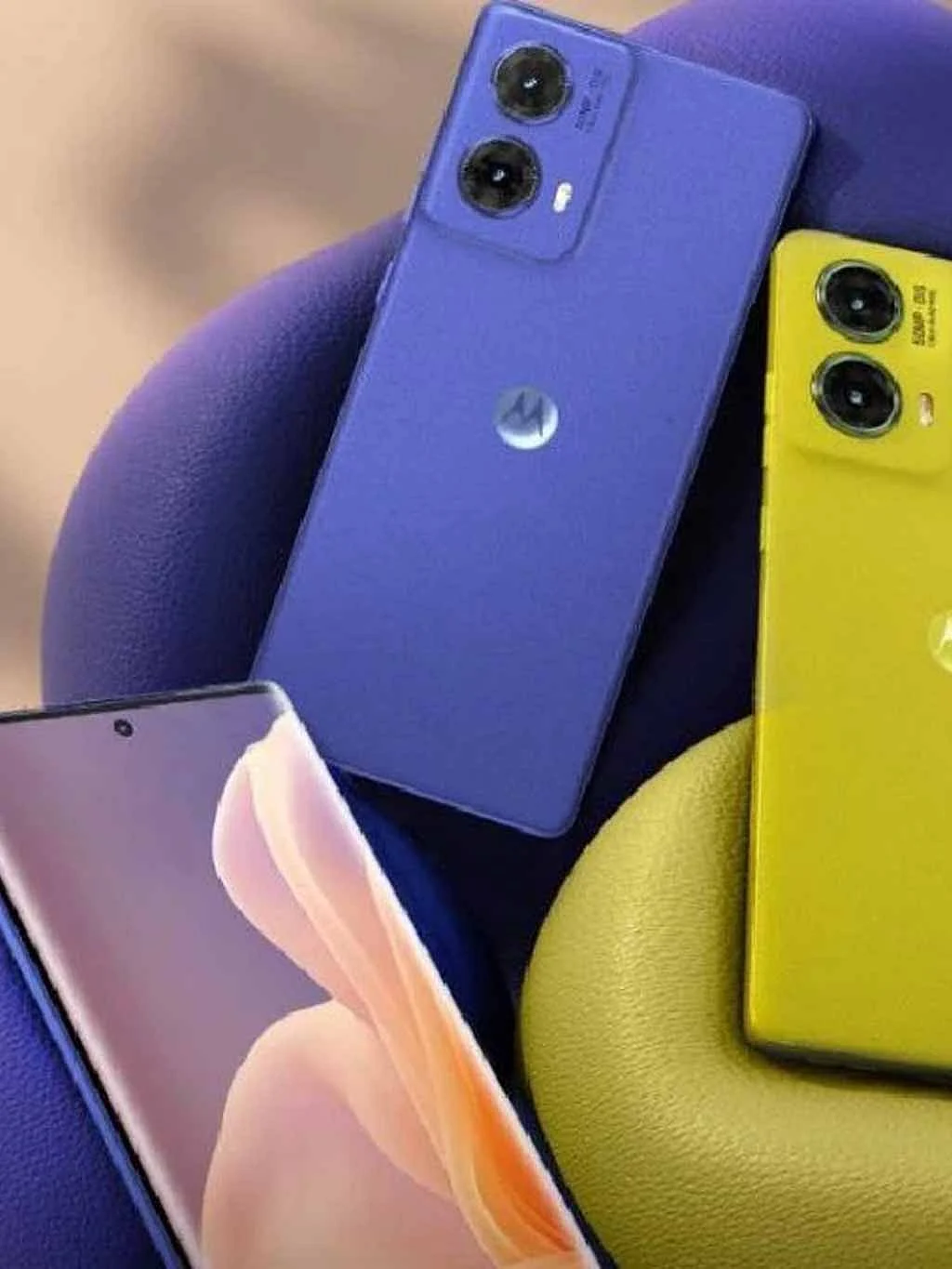 Moto g85 features a 3D curved pOLED display of 120 Hz refresh rate, making it the maiden Moto g-series smartphone to get a 3D curved display.
