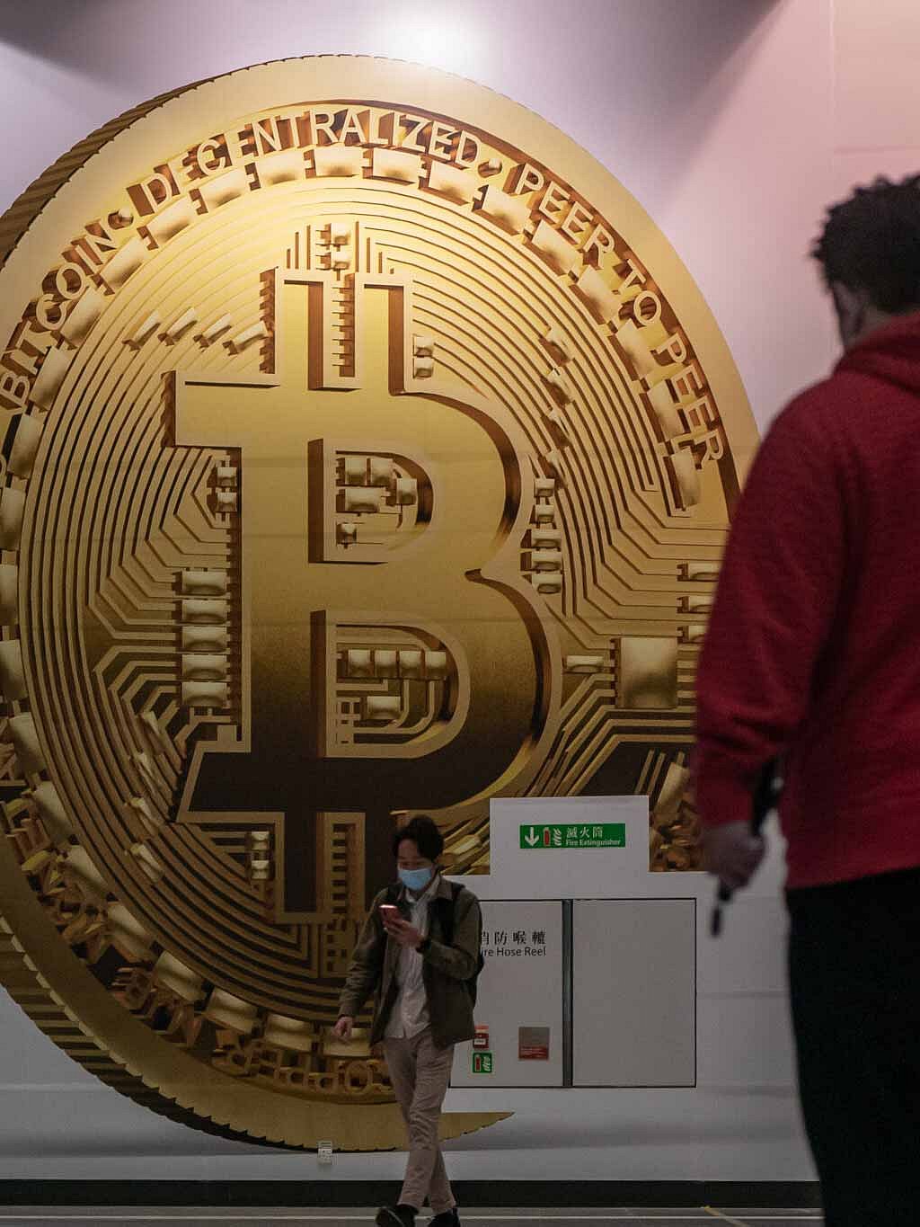 Hong Kong Crypto Exchanges Struggle to Secure Full Licensing