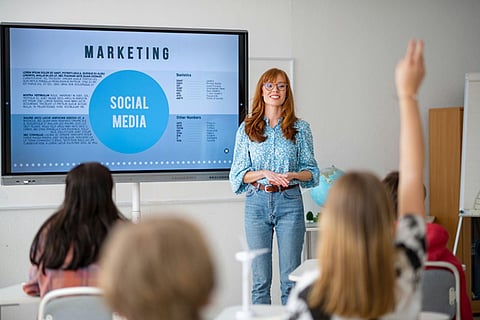 Why Are Companies Adopting LinkedIn Post Content Generators AI?