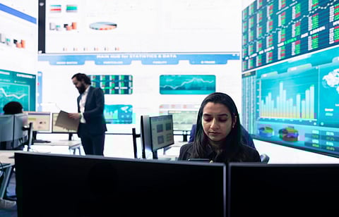 Asian Stock Rally Stalls Amid Fed Rate Cut Uncertainty, UK Retail Rebounds