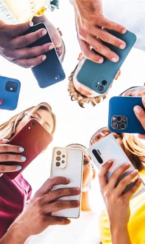 Why Gen-Z Is Moving From Social Media to Virtual World