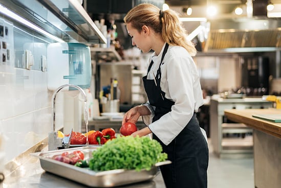 How AI Cuts Energy Waste in Commercial Kitchens