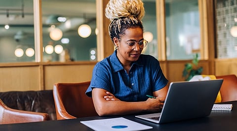 How to Find and DM Hiring Managers on LinkedIn Without Being Spammy