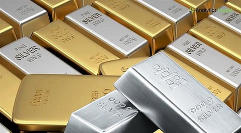 Gold Prices Slip Slightly, Silver Remains Firm Amid Global Cues