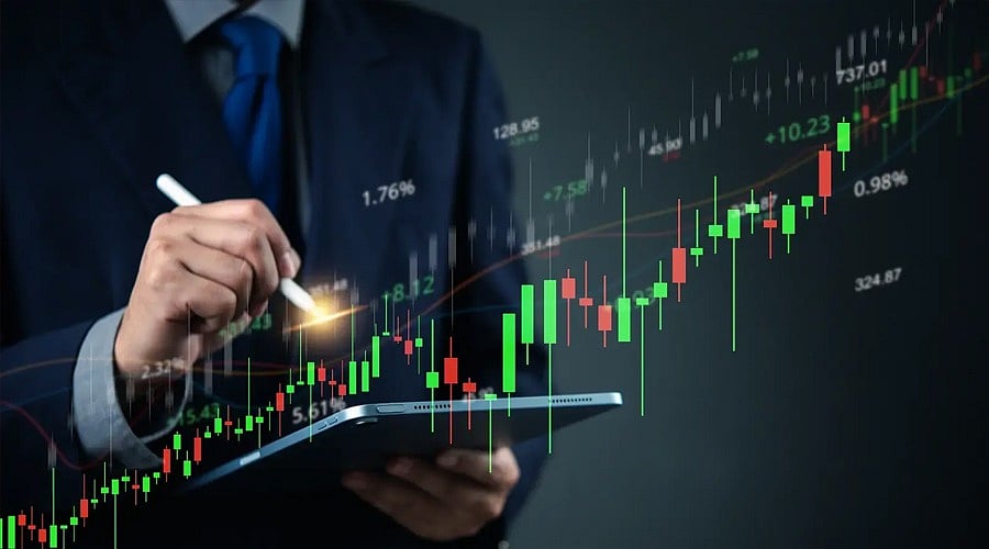 Dow Climbs on Strong Earnings as NASDAQ Falls on Chip Stock Sell-Off