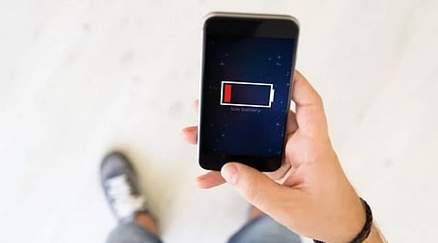 Does-5G-Really-Drain-Your-Smartphone-Battery-Faster.jpg