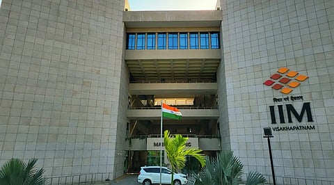 Top IIMs vs Non-IIMs: Fees & Average CTC