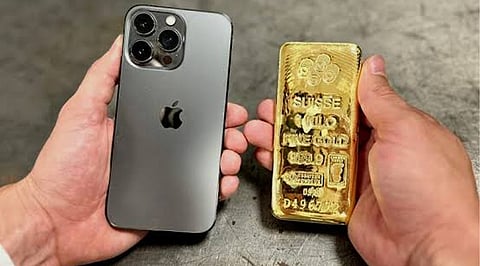 iPhone vs Gold: How Much Gold Could You Have Bought With Your Phone Money?  
