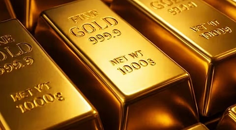 Gold hits 7-week low as oil surge fuels rate hike bets