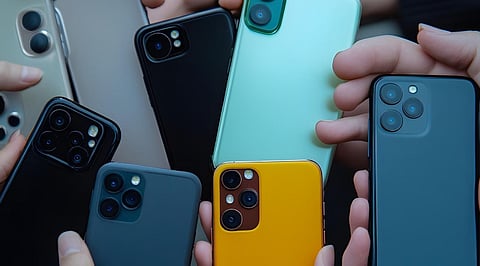 best smartphone under ₹25,000 with clean UI in 2026.
