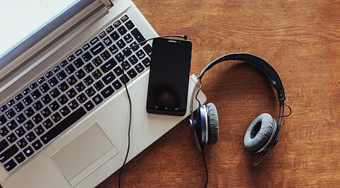 How to Spot the Best Deals on Phones, Headphones and Monitors