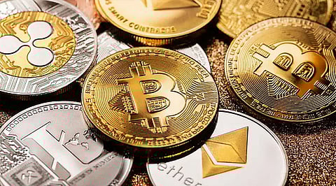 Crypto News Today: Crypto Market Cap Crashes below $1 trillion 