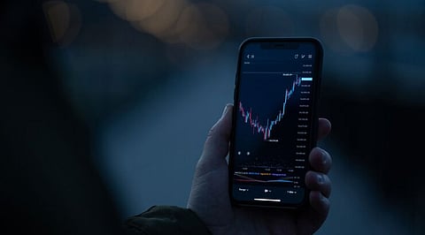 What are the Benefits of Currency Trading for Corporate Leaders?