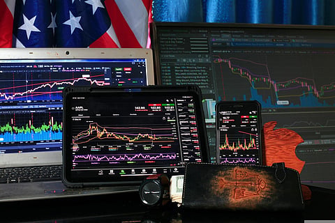 Crypto Market Cap Below $1 Trillion; Bitcoin Down 8.4%, Ethereum Falls 6.39%