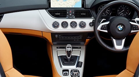 Top 7 Car Gadgets Every UAE Driver Should Have