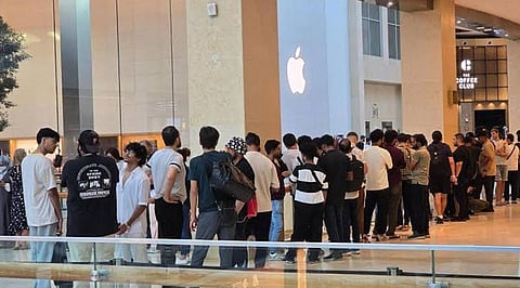 Why UAE Apple Fans Still Queue for iPhones Despite Online Ordering Options