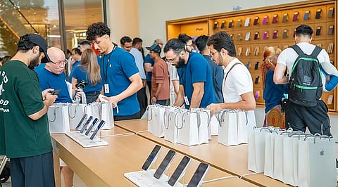 Why are UAE Buyers Queuing for New iPhones