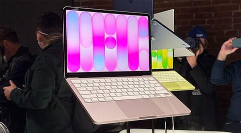 MacBook Pro OLED Touchscreen