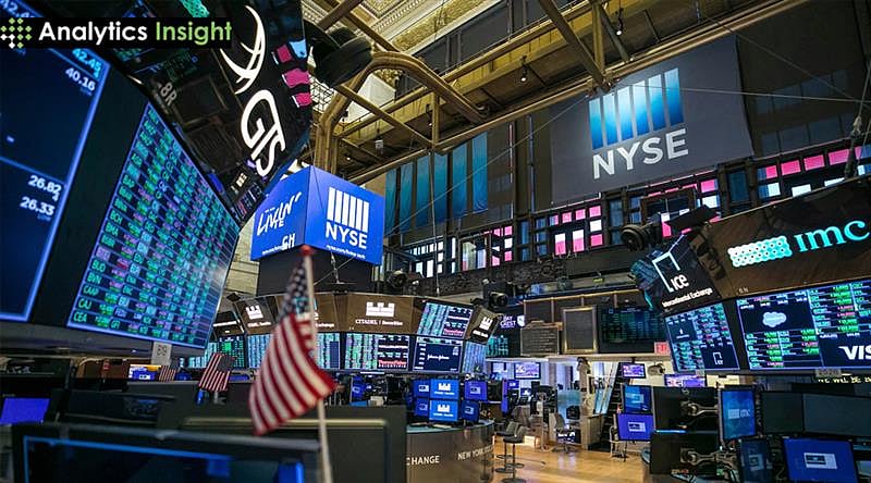 US Stock Market Today: S&P 500 Slips 0.3% & NASDAQ Drops 0.4%, While Regional Banks Rebound After Earnings Ease Credit Concerns
