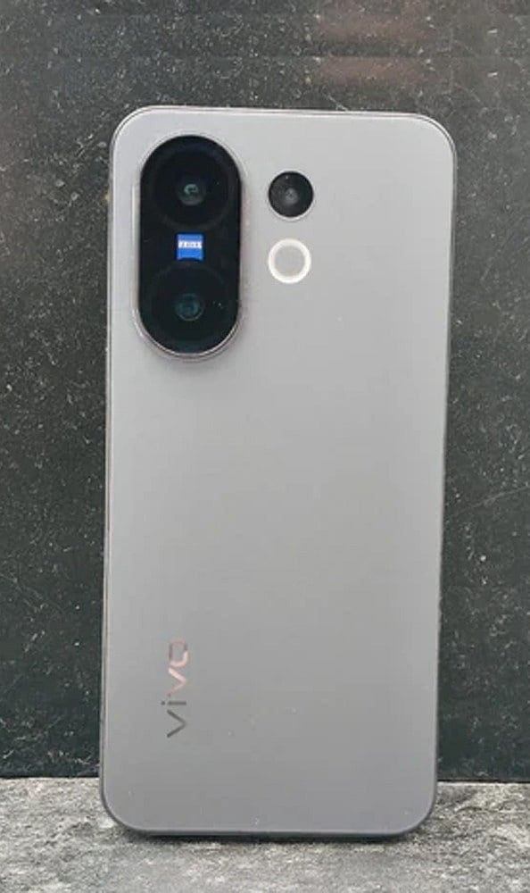 Pic-3-Vivo-X300-FE-features-compact-AMOLED-display-with-120Hz-refresh-and-flagship-processor..jpg