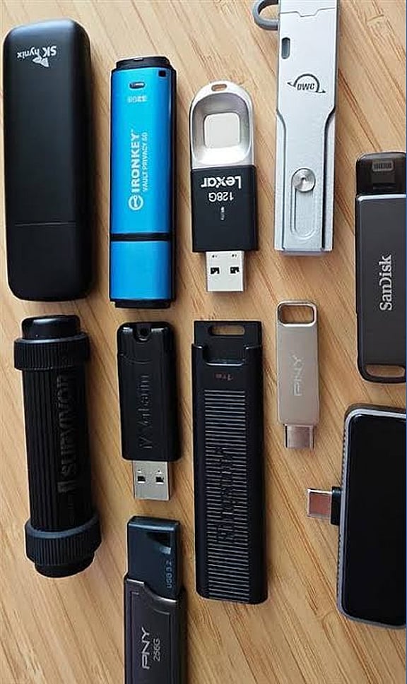 Top High-Speed Flash Drives in 2025