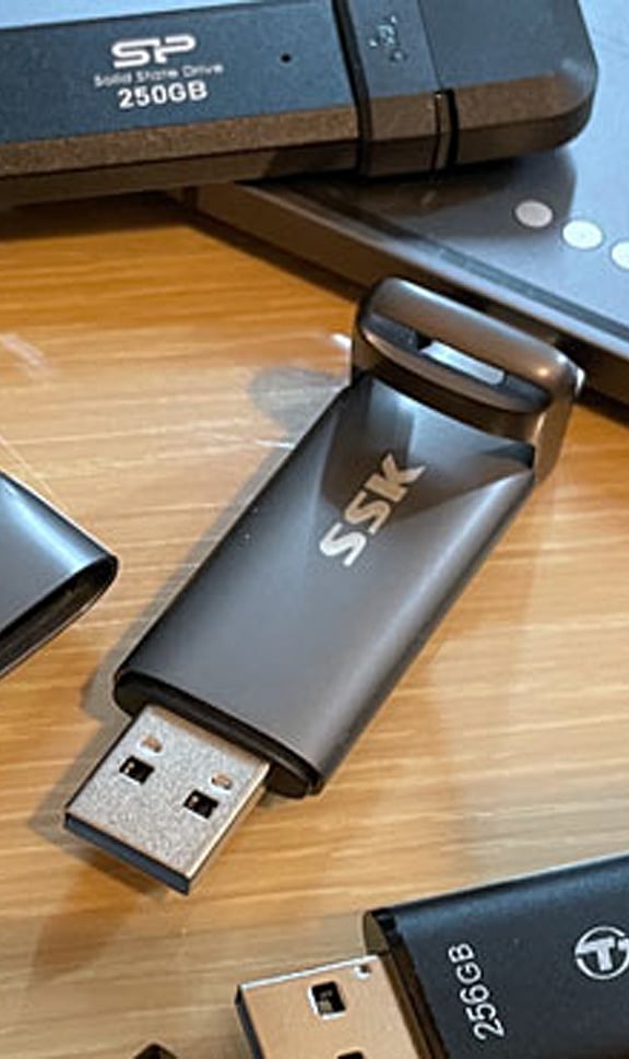 The Technical Evolution of USB Flash Drives: From 1.1 to Type-C and Beyond