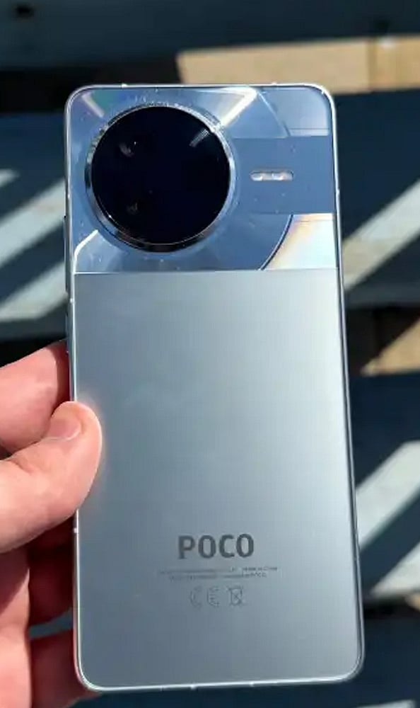 POCO F7: The POCO F7 offers flagship-grade Snapdragon performance, excellent display quality, efficient cooling, and aggressive pricing, making it ideal for budget-conscious gamers.