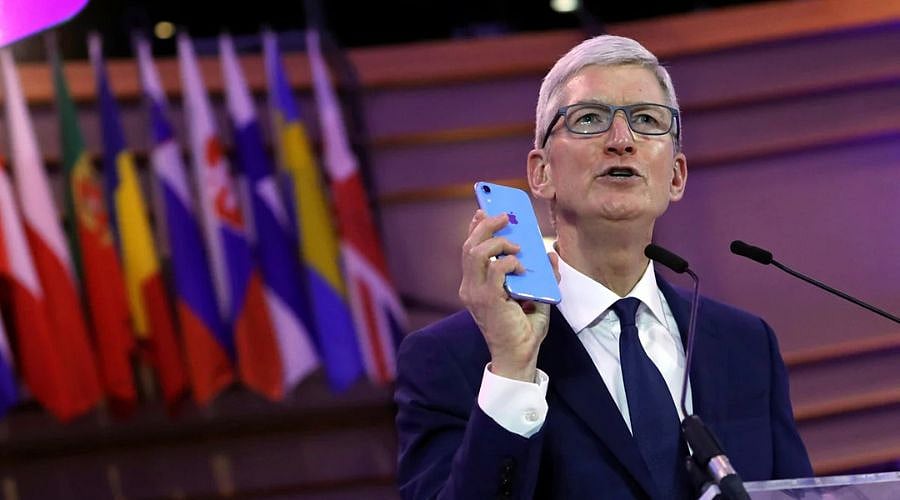 tim-cook-warns-iphone-users-about-facebook-tracking-across-apps