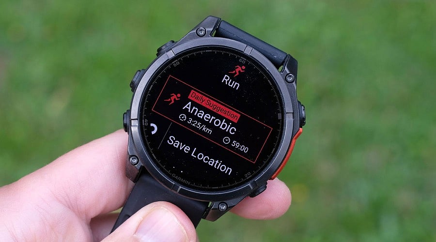 How to Choose a Smart Tracker in 2026: 8 Key Features