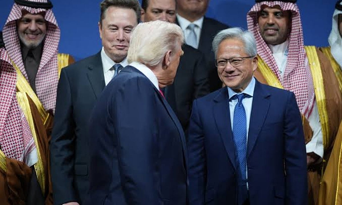 Trump’s NVIDIA Trades Draw Attention Ahead of Jensen Huang Honor