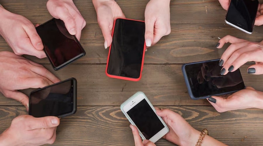 Best Smartphones Under Rs 15,000 for Students (2026)