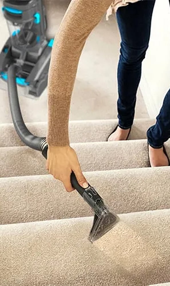 A-cordless-car-vacuum-cleaner-removes-dust,-crumbs,-and-pet-hair-from-seats,-carpets,-floor-mats,-and-hard-to-reach-cabin-corners