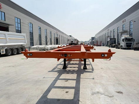 Original CHENLU chassis front view. The front crossmember and container-lock fittings are visible; use the approved layout drawing to confirm each permitted container position.