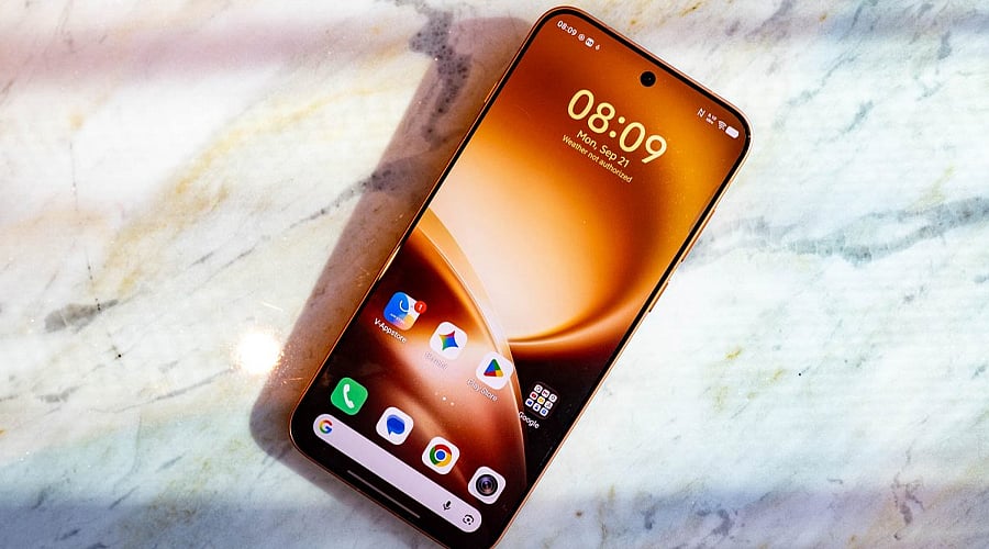 The X500 Pro Max packs a 7,800mAh battery, while the X500 Pro has a 6,510mAh battery. Both support 90W wired FlashCharge and 40W wireless FlashCharge