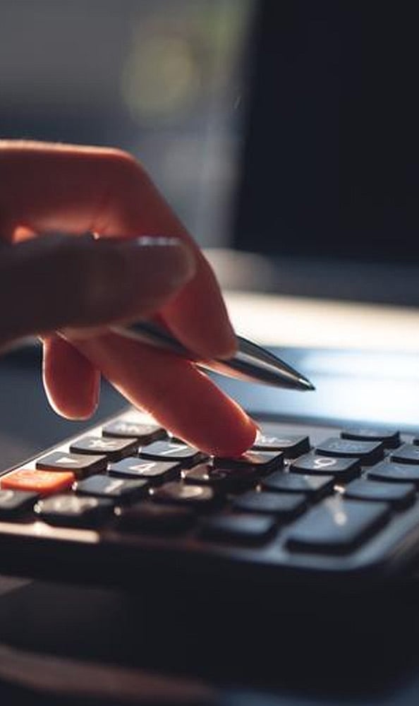 Company Earnings Drive Stock Prices: Strong quarterly results can attract investors, while disappointing earnings may trigger selling and put pressure on share prices.