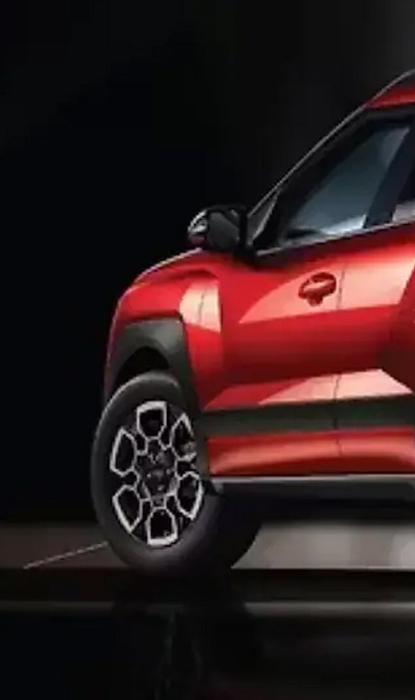 Sporty Rear Design And Alloy Wheels: Angular wheel arches, geometric alloy wheels and roof rails add character to the side profile. At the rear, the black strip across the tailgate, BAYON lettering and roof spoiler give the SUV a modern appearance.