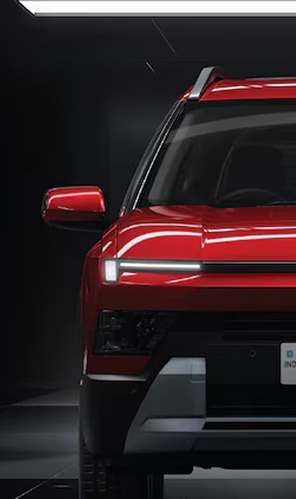 Sharp Design With Connected LED DRLs: The Bayon gets slim H-Edge LED daytime running lights connected by a black strip. A wide front grille, sculpted bonnet and sporty bumper with silver inserts give the SUV a distinctive road presence.