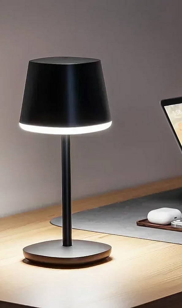 Govee Table Lamp Classic delivers focused bedside lighting with adjustable brightness and colour settings for clear page illumination.